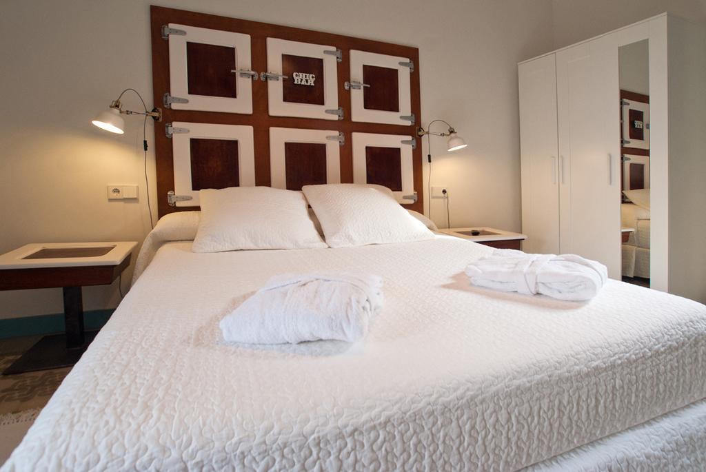 Hotel Hostal Chic Sant Feliu de Guíxols Bilik gambar